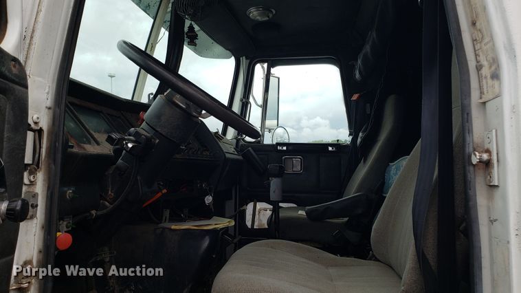 image for item EU9862 1993 White GMC WCM box truck