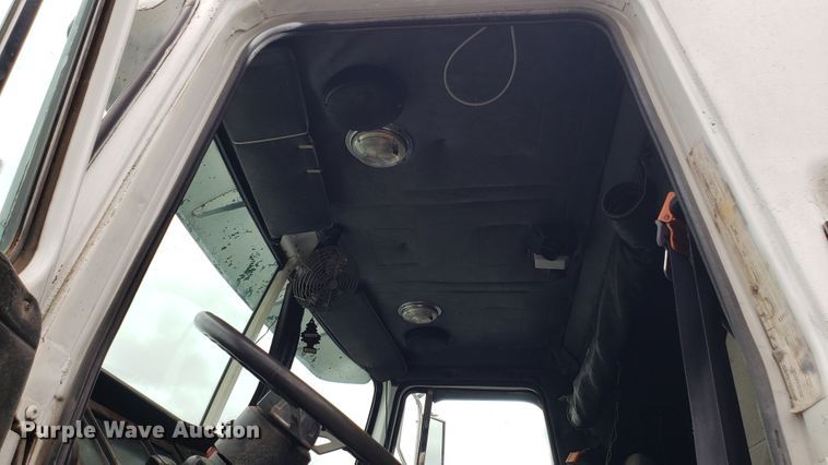 image for item EU9862 1993 White GMC WCM box truck