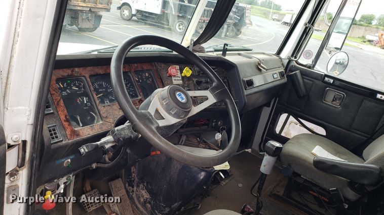 image for item EU9862 1993 White GMC WCM box truck