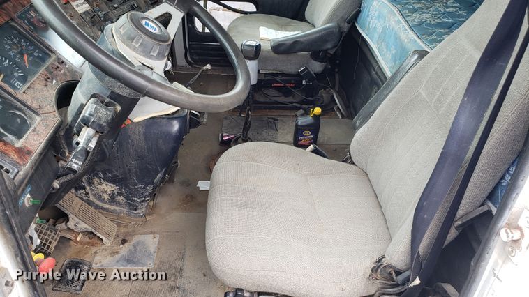 image for item EU9862 1993 White GMC WCM box truck