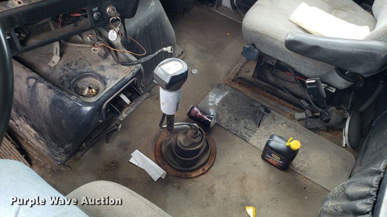 image for item EU9862 1993 White GMC WCM box truck