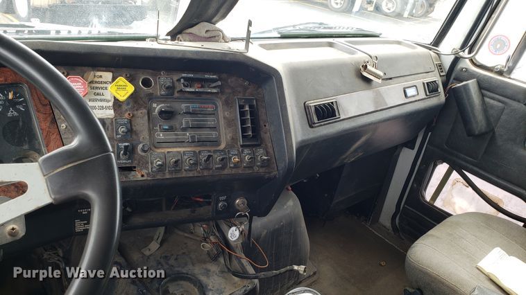 image for item EU9862 1993 White GMC WCM box truck