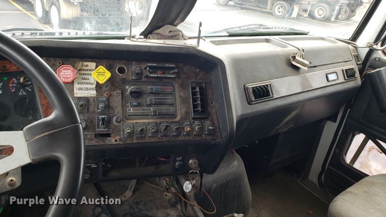 image for item EU9862 1993 White GMC WCM box truck