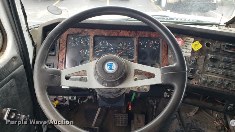 image for item EU9862 1993 White GMC WCM box truck