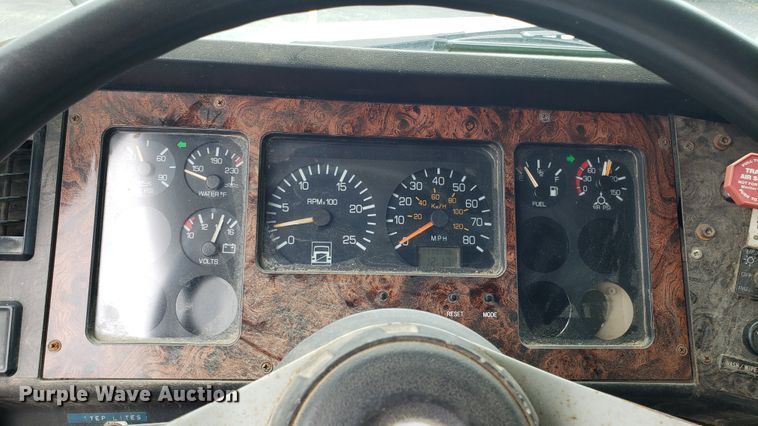 image for item EU9862 1993 White GMC WCM box truck