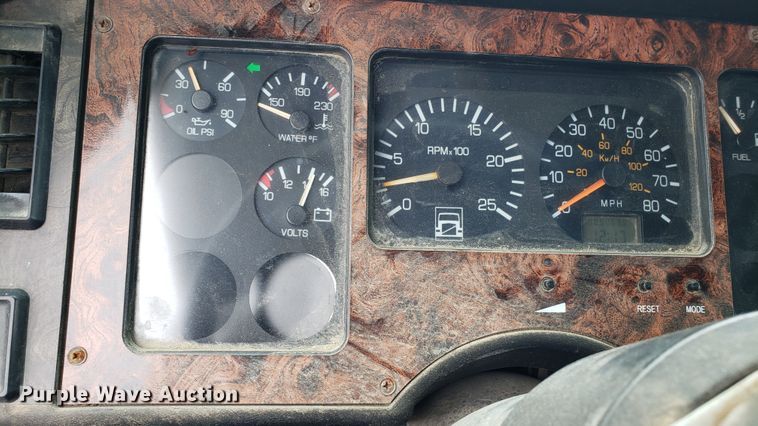 image for item EU9862 1993 White GMC WCM box truck