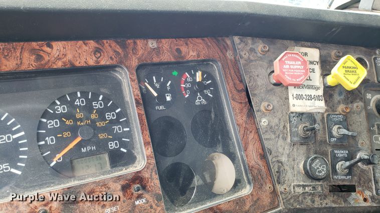 image for item EU9862 1993 White GMC WCM box truck