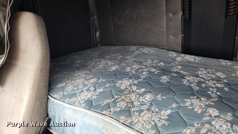 image for item EU9862 1993 White GMC WCM box truck