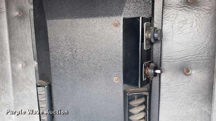 image for item EU9862 1993 White GMC WCM box truck