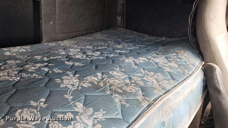 image for item EU9862 1993 White GMC WCM box truck