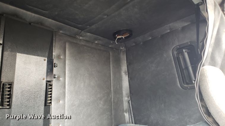 image for item EU9862 1993 White GMC WCM box truck