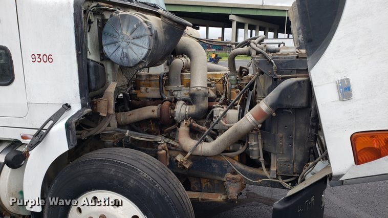 image for item EU9862 1993 White GMC WCM box truck