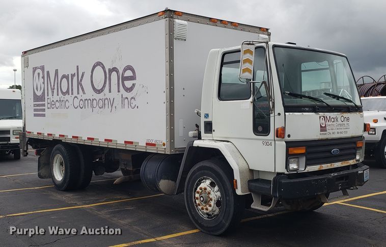 image for item EU9863 1993 Ford CF8000 box truck