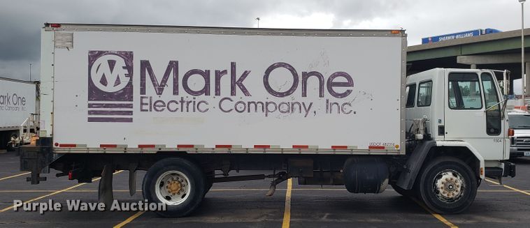 image for item EU9863 1993 Ford CF8000 box truck