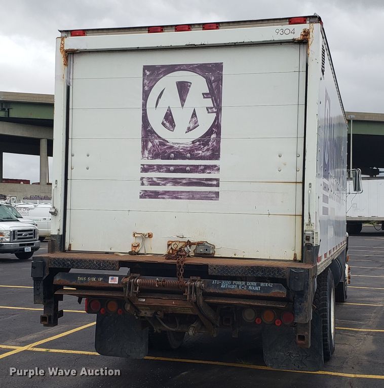 image for item EU9863 1993 Ford CF8000 box truck