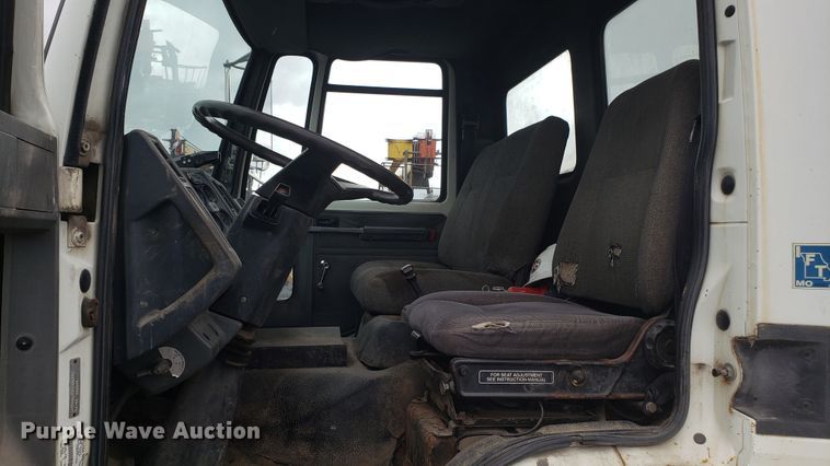 image for item EU9863 1993 Ford CF8000 box truck