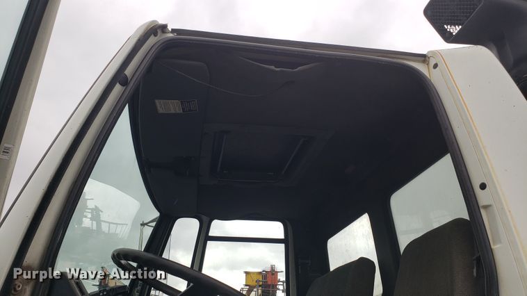 image for item EU9863 1993 Ford CF8000 box truck