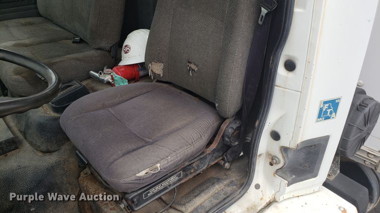 image for item EU9863 1993 Ford CF8000 box truck