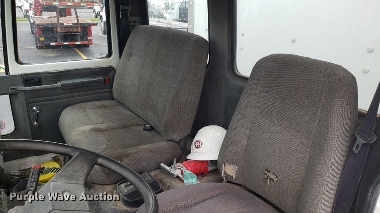 image for item EU9863 1993 Ford CF8000 box truck