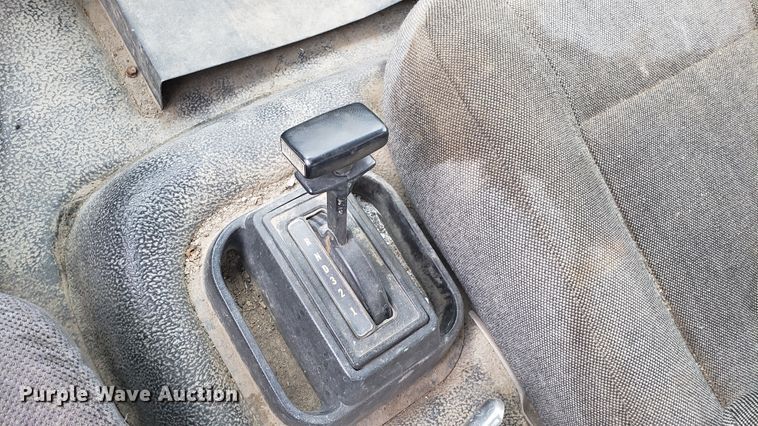 image for item EU9863 1993 Ford CF8000 box truck