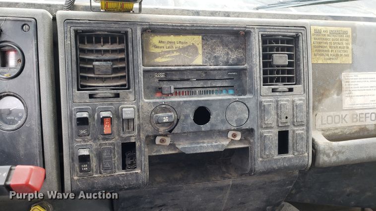 image for item EU9863 1993 Ford CF8000 box truck