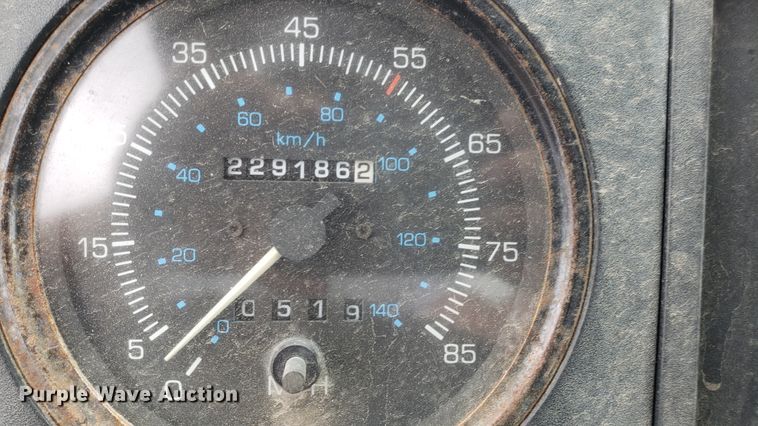 image for item EU9863 1993 Ford CF8000 box truck