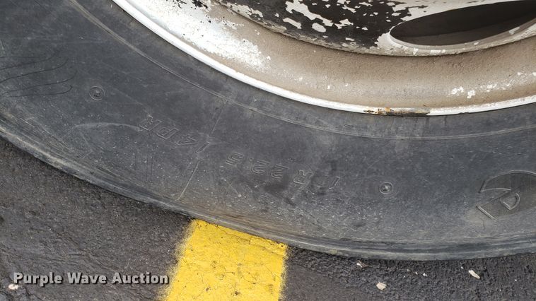 image for item EU9863 1993 Ford CF8000 box truck