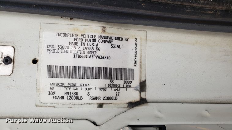 image for item EU9863 1993 Ford CF8000 box truck