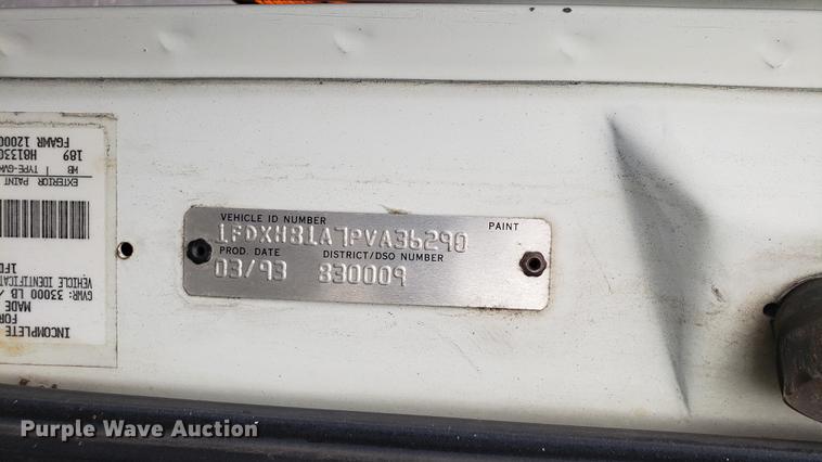 image for item EU9863 1993 Ford CF8000 box truck