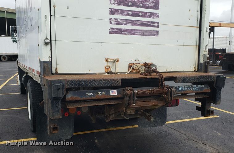 image for item EU9863 1993 Ford CF8000 box truck