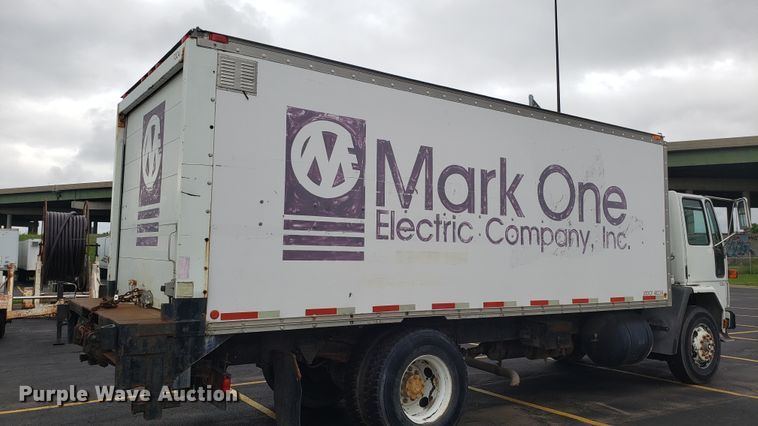 image for item EU9863 1993 Ford CF8000 box truck