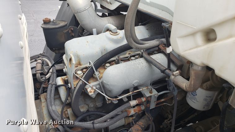 image for item EU9863 1993 Ford CF8000 box truck