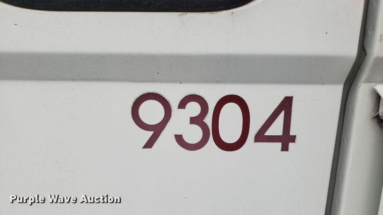 image for item EU9863 1993 Ford CF8000 box truck