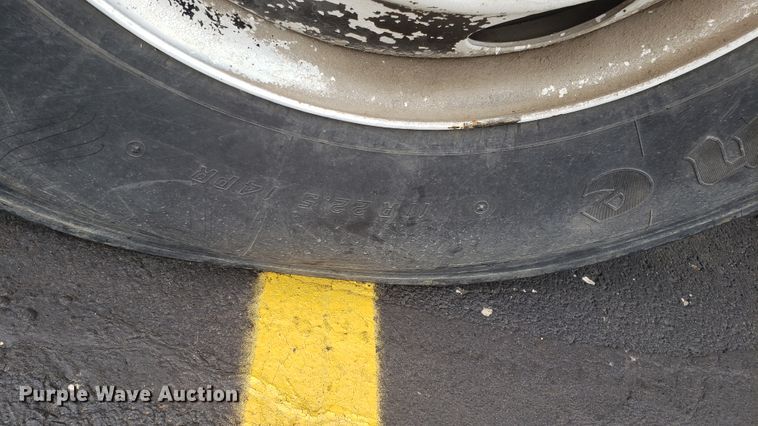 image for item EU9863 1993 Ford CF8000 box truck