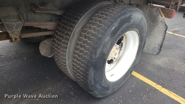 image for item EU9863 1993 Ford CF8000 box truck