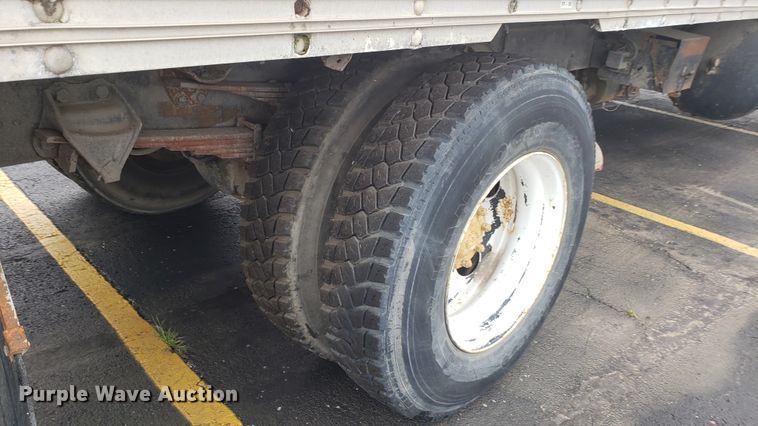 image for item EU9863 1993 Ford CF8000 box truck