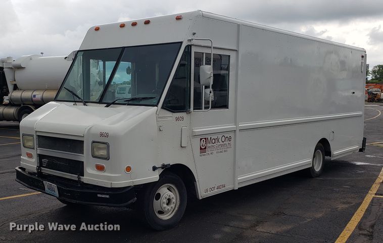 image for item EU9864 1996 Chevrolet P30 Utilimaster delivery truck