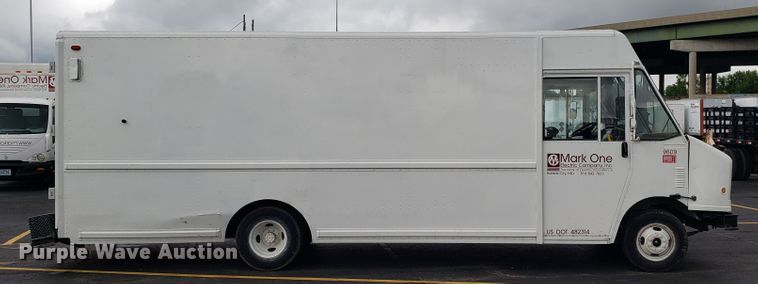 image for item EU9864 1996 Chevrolet P30 Utilimaster delivery truck