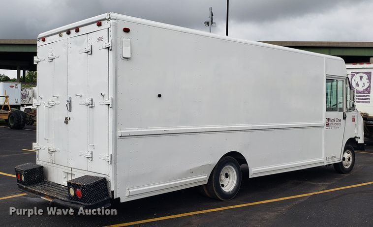 image for item EU9864 1996 Chevrolet P30 Utilimaster delivery truck