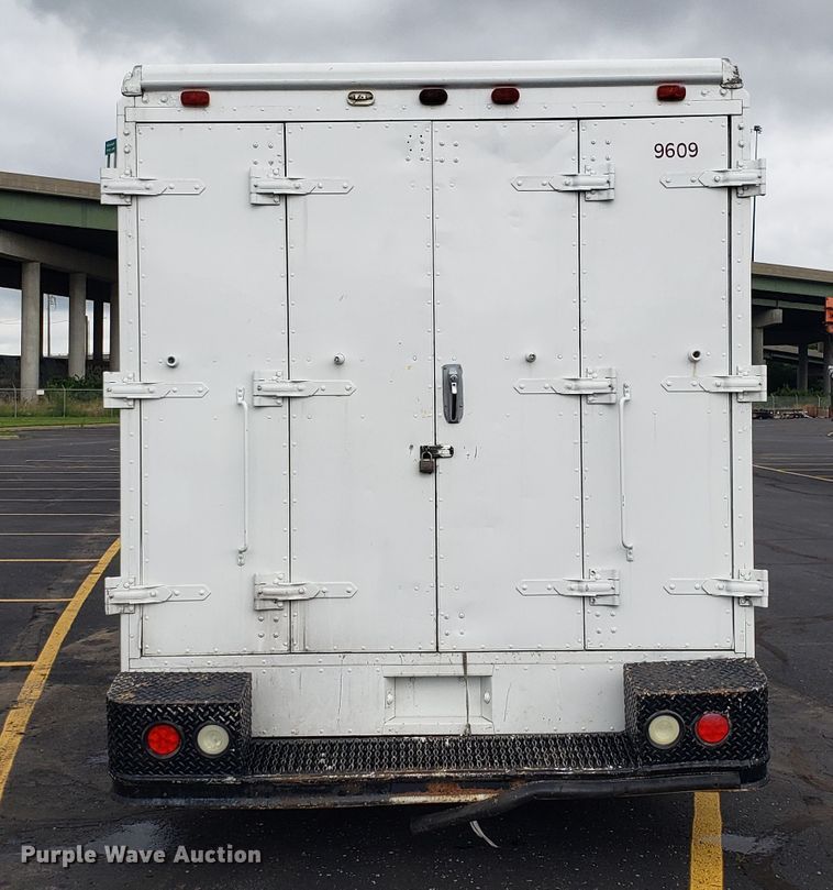 image for item EU9864 1996 Chevrolet P30 Utilimaster delivery truck