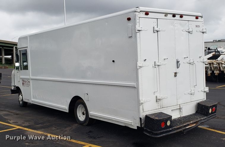 image for item EU9864 1996 Chevrolet P30 Utilimaster delivery truck