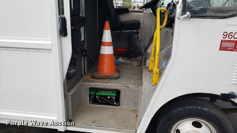 image for item EU9864 1996 Chevrolet P30 Utilimaster delivery truck