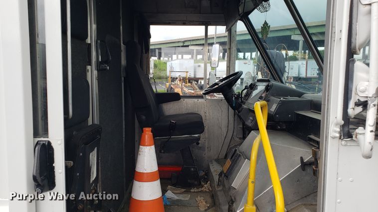 image for item EU9864 1996 Chevrolet P30 Utilimaster delivery truck