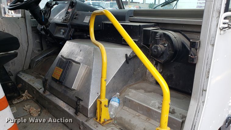 image for item EU9864 1996 Chevrolet P30 Utilimaster delivery truck