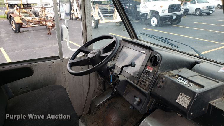 image for item EU9864 1996 Chevrolet P30 Utilimaster delivery truck