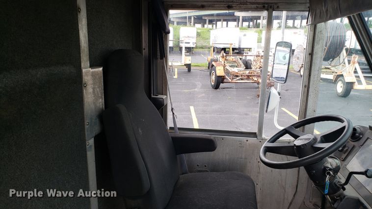 image for item EU9864 1996 Chevrolet P30 Utilimaster delivery truck