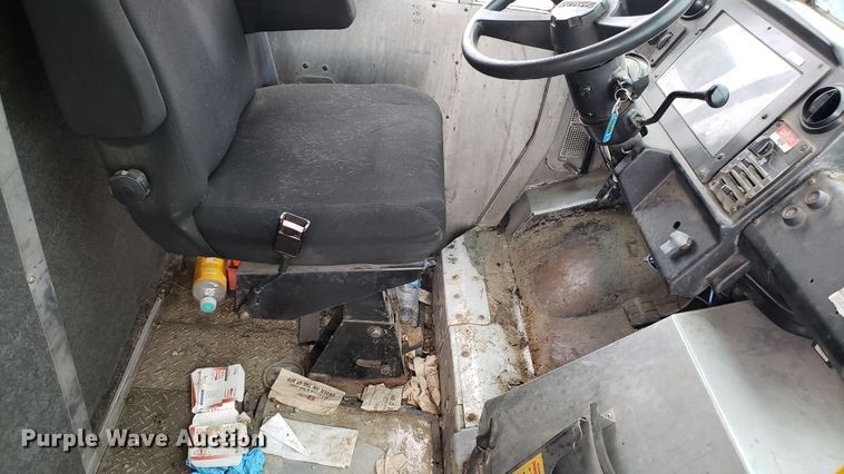 image for item EU9864 1996 Chevrolet P30 Utilimaster delivery truck