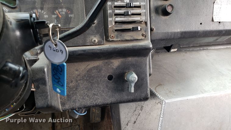 image for item EU9864 1996 Chevrolet P30 Utilimaster delivery truck