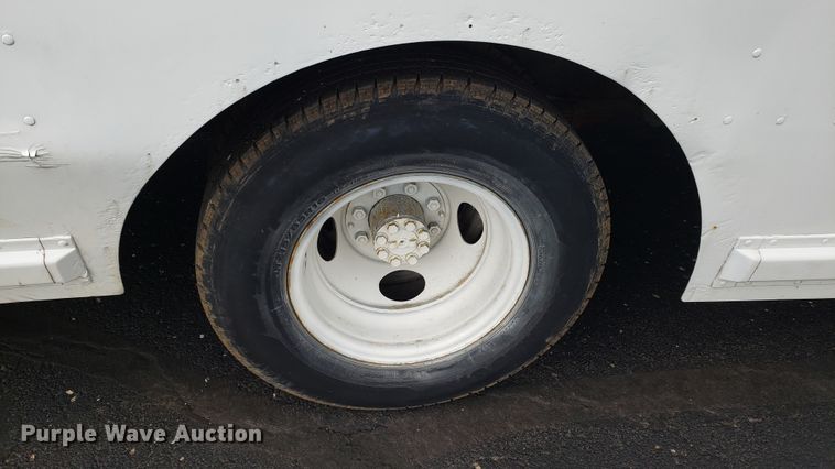 image for item EU9864 1996 Chevrolet P30 Utilimaster delivery truck