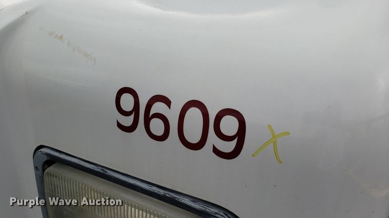 image for item EU9864 1996 Chevrolet P30 Utilimaster delivery truck